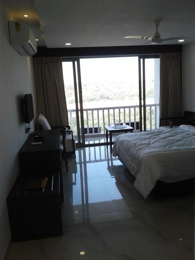 Derol The Meera Hotel מראה חיצוני תמונה