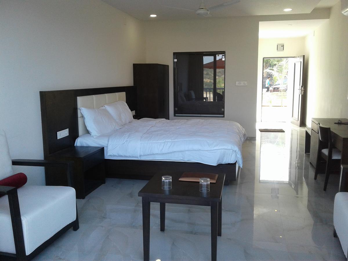 Derol The Meera Hotel מראה חיצוני תמונה